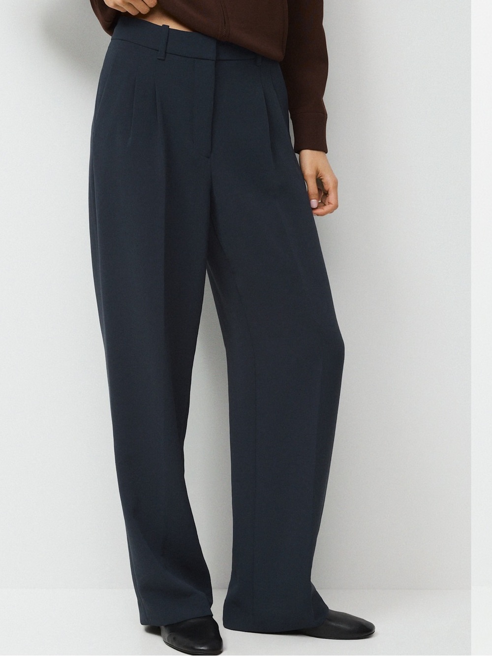 Aritzia The Effortless Navy Blue Wide-Leg High Rise Pants size 4
